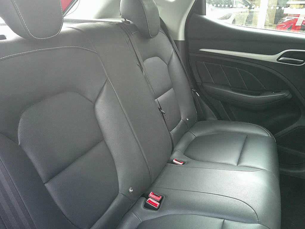 MG ZS Exclusive White #12