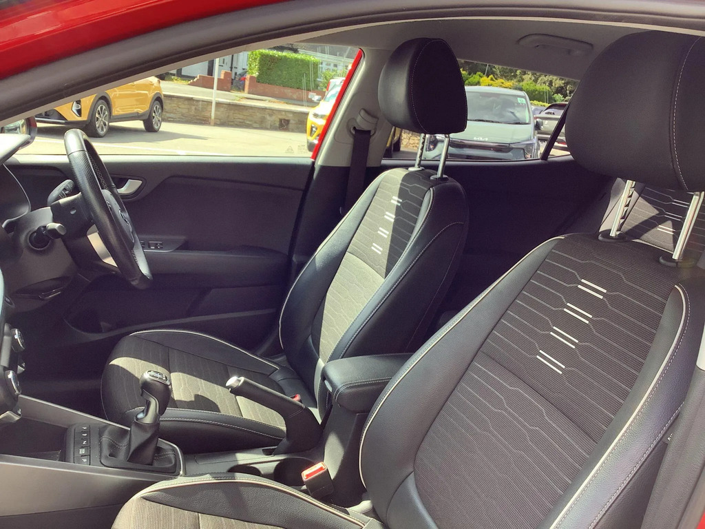Kia Stonic 1.0T Gdi 48V Gt-line S Dct Red #30