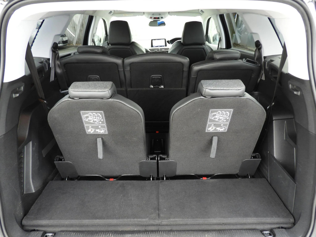 Peugeot 5008 1.5 Bluehdi Allure Euro 6 Ss Black #2
