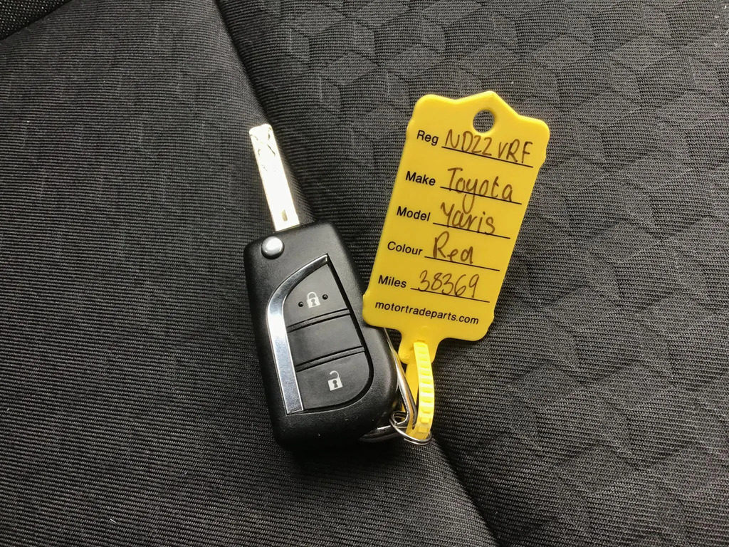 Toyota Yaris 1.6 Awd Circuit Pack Black #23