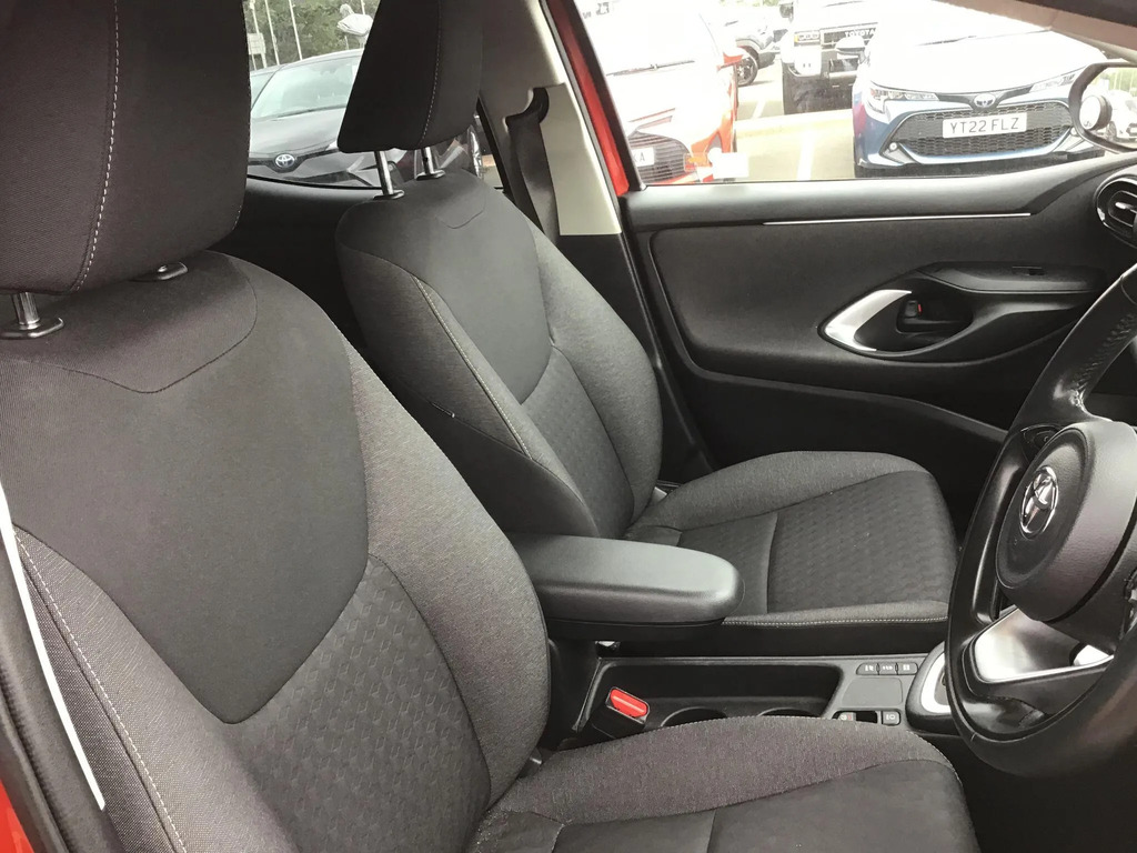 Toyota Yaris 1.6 Awd Circuit Pack Black #13