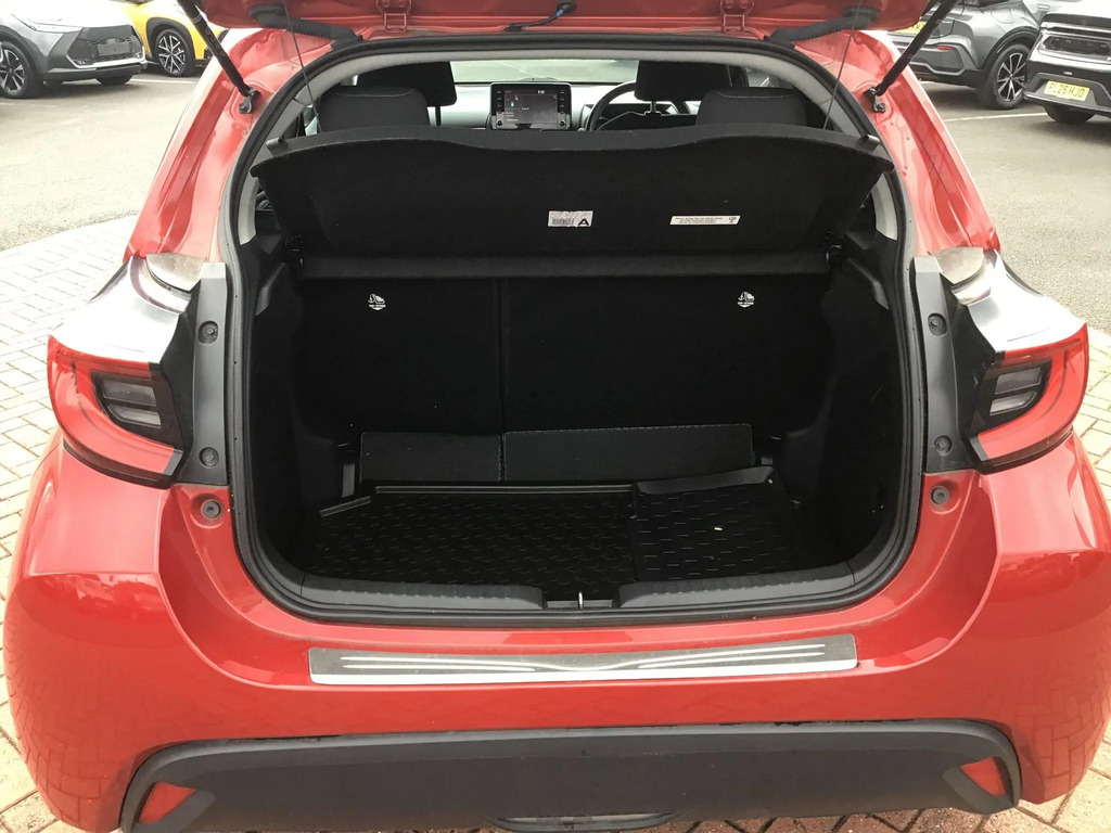 Toyota Yaris 1.6 Awd Circuit Pack Black #17