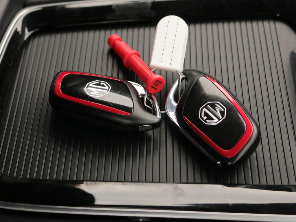 MG HS 1.5 T-gdi 24.7 Kwh Trophy Euro 6 Ss Red #31