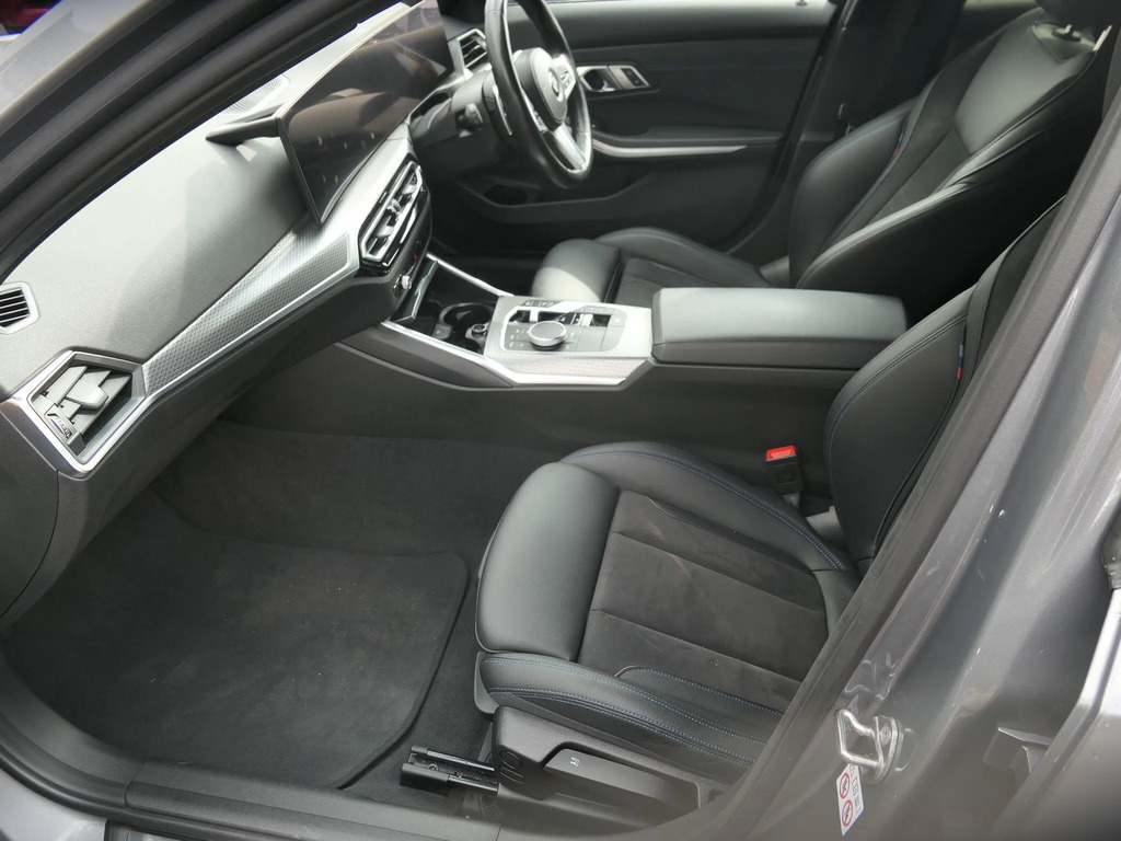 BMW 3 Series M Sport Black #32