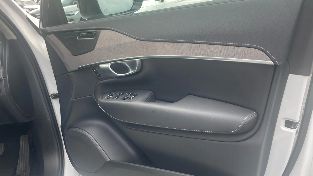 Volvo XC90 Plus Black #27