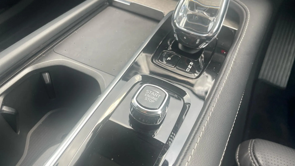 Volvo XC90 Plus Black #25