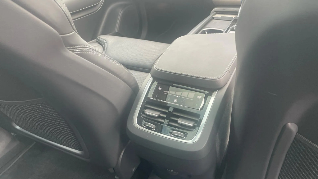 Volvo XC90 Plus Black #32