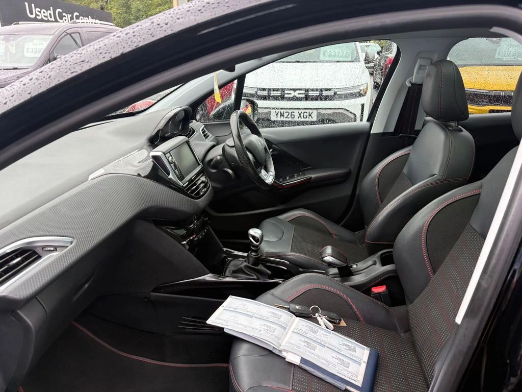 Peugeot 2008 Puretech Active White #24