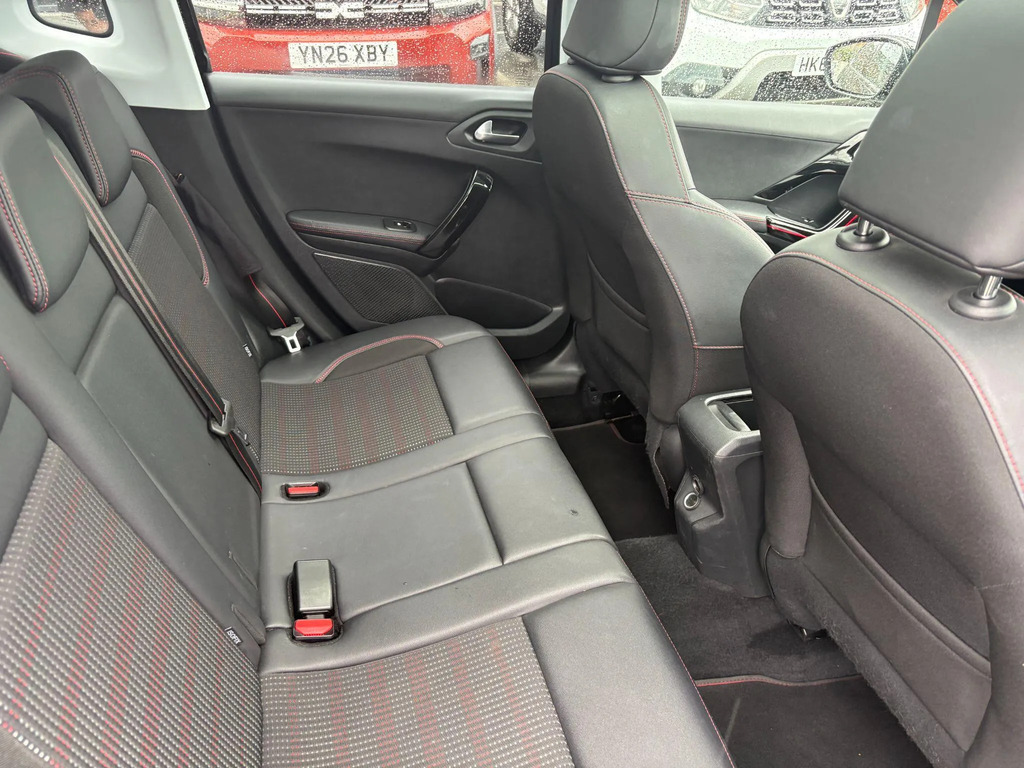 Peugeot 2008 Puretech Active White #12
