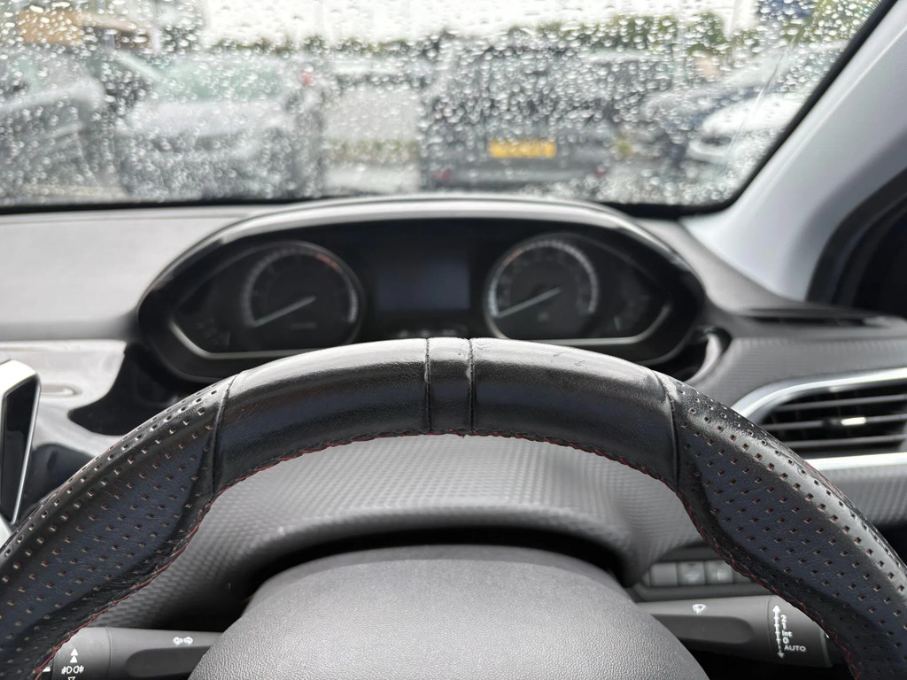 Peugeot 2008 Puretech Active White #20
