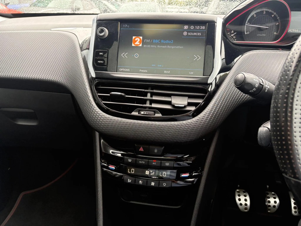 Peugeot 2008 Puretech Active White #18