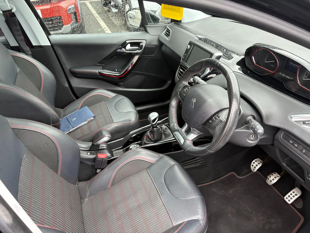 Peugeot 2008 Puretech Active White #10
