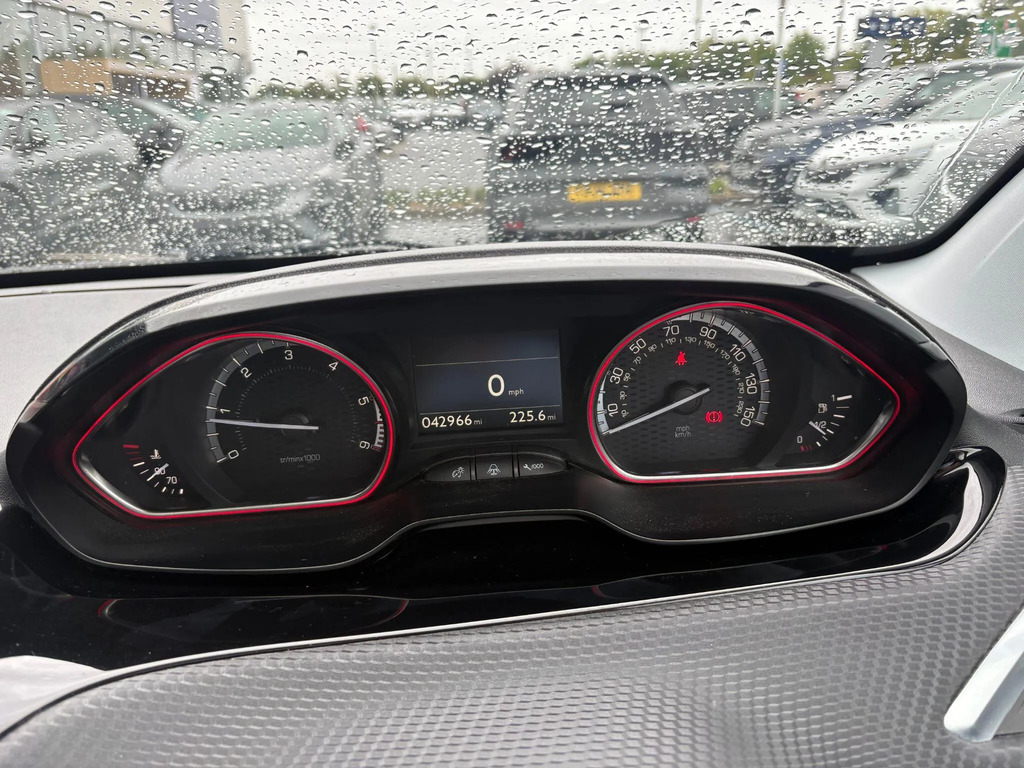 Peugeot 2008 Puretech Active White #19