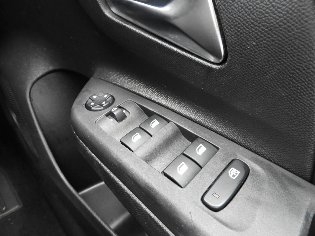 Vauxhall Corsa-e Hatchback White #19