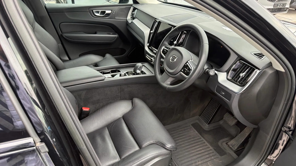 Volvo XC60 Core Blue #4