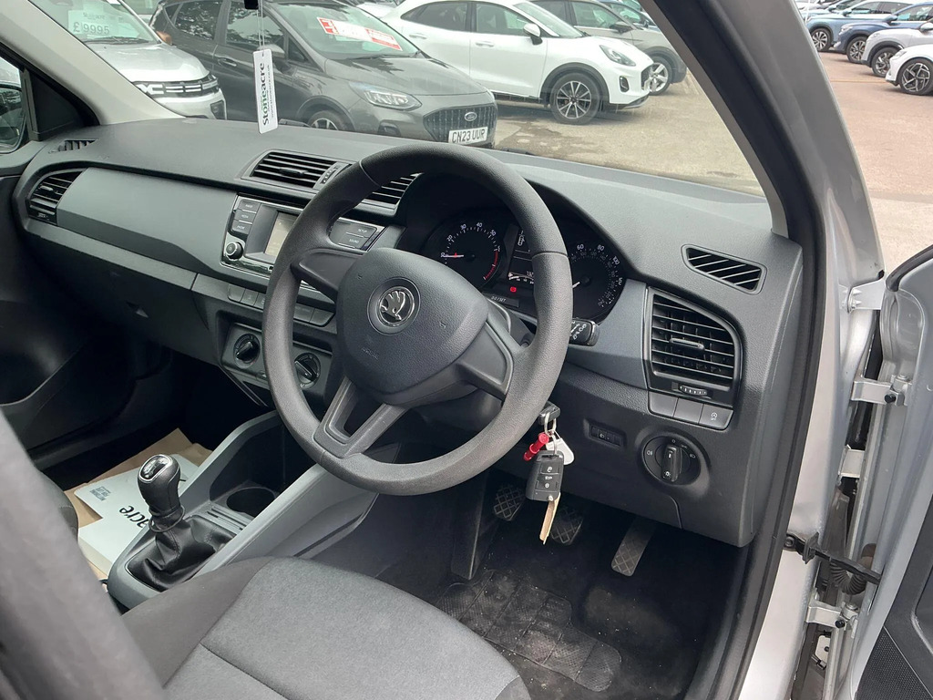Skoda Fabia 1L S White #8