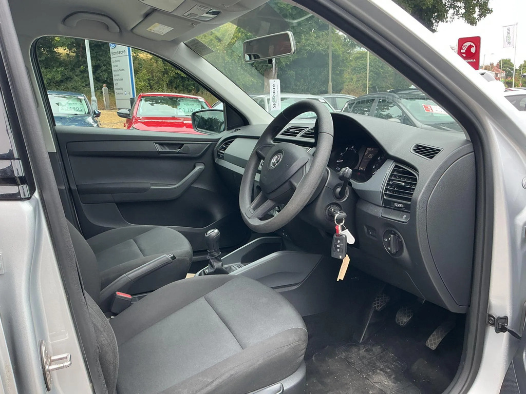 Skoda Fabia 1L S White #9