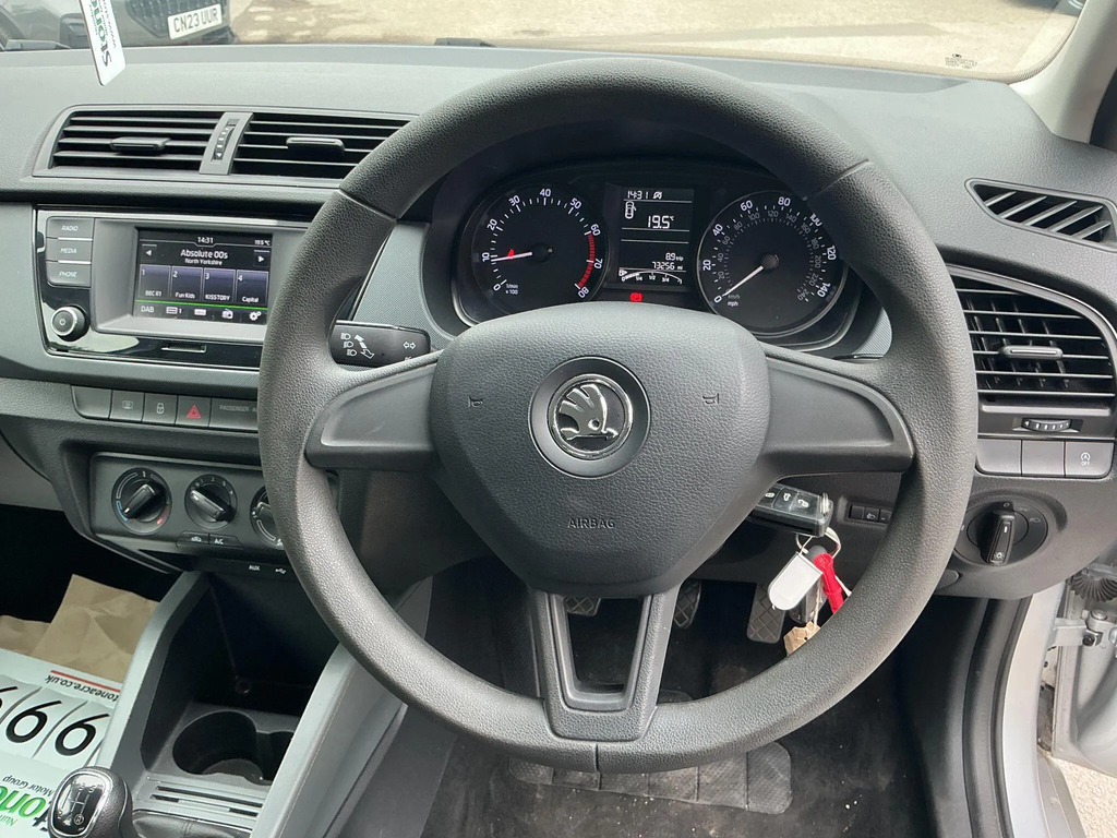 Skoda Fabia 1L S White #16