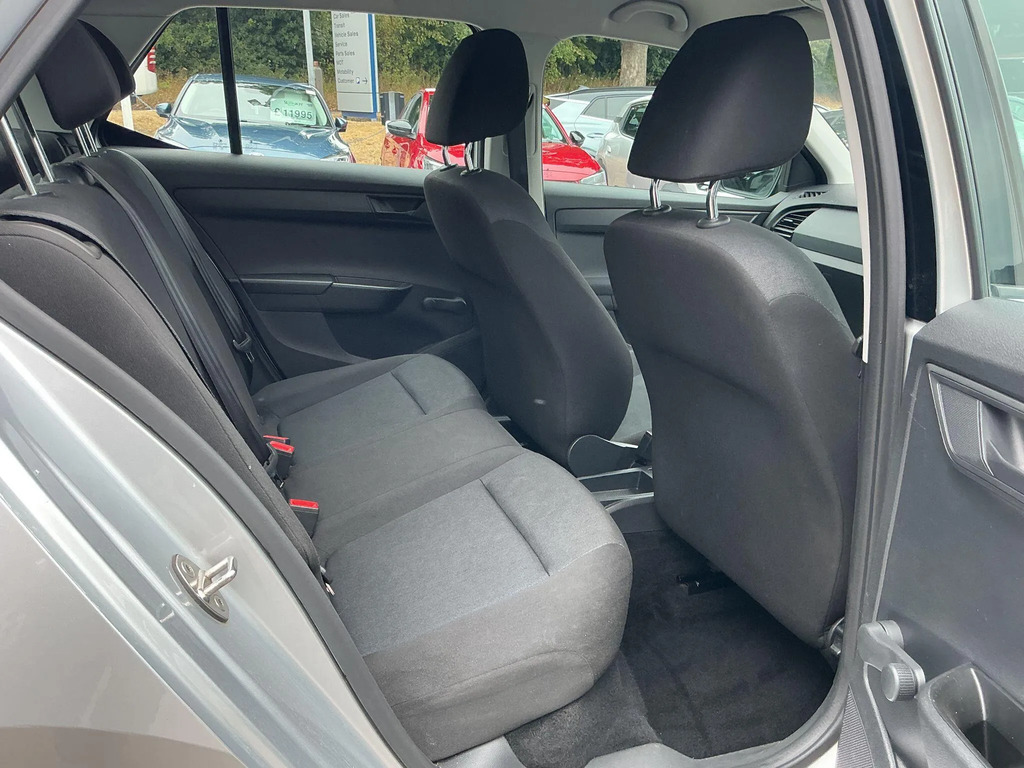 Skoda Fabia 1L S White #10