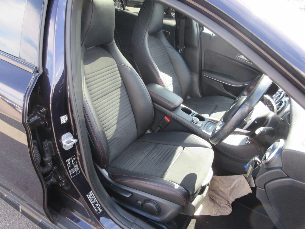 Mercedes-Benz GLA Class Gla 200D Amg Line White #40