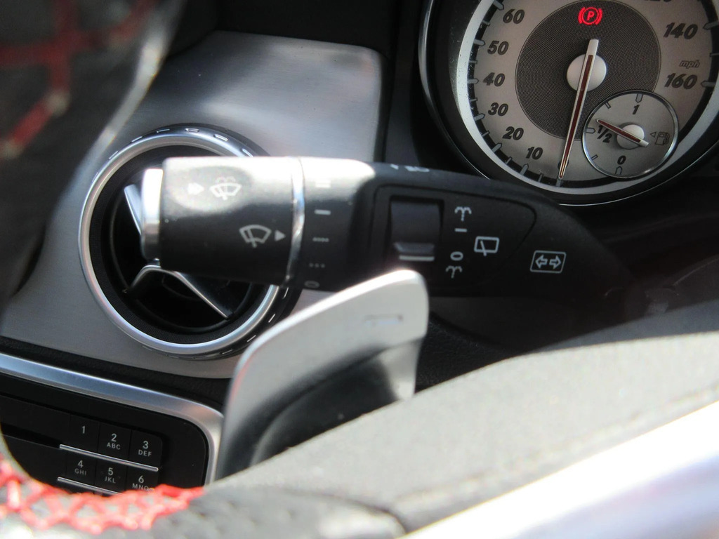 Mercedes-Benz GLA Class Gla 200D Amg Line White #25