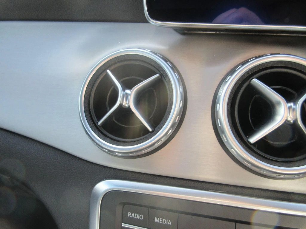 Mercedes-Benz GLA Class Gla 200D Amg Line White #35