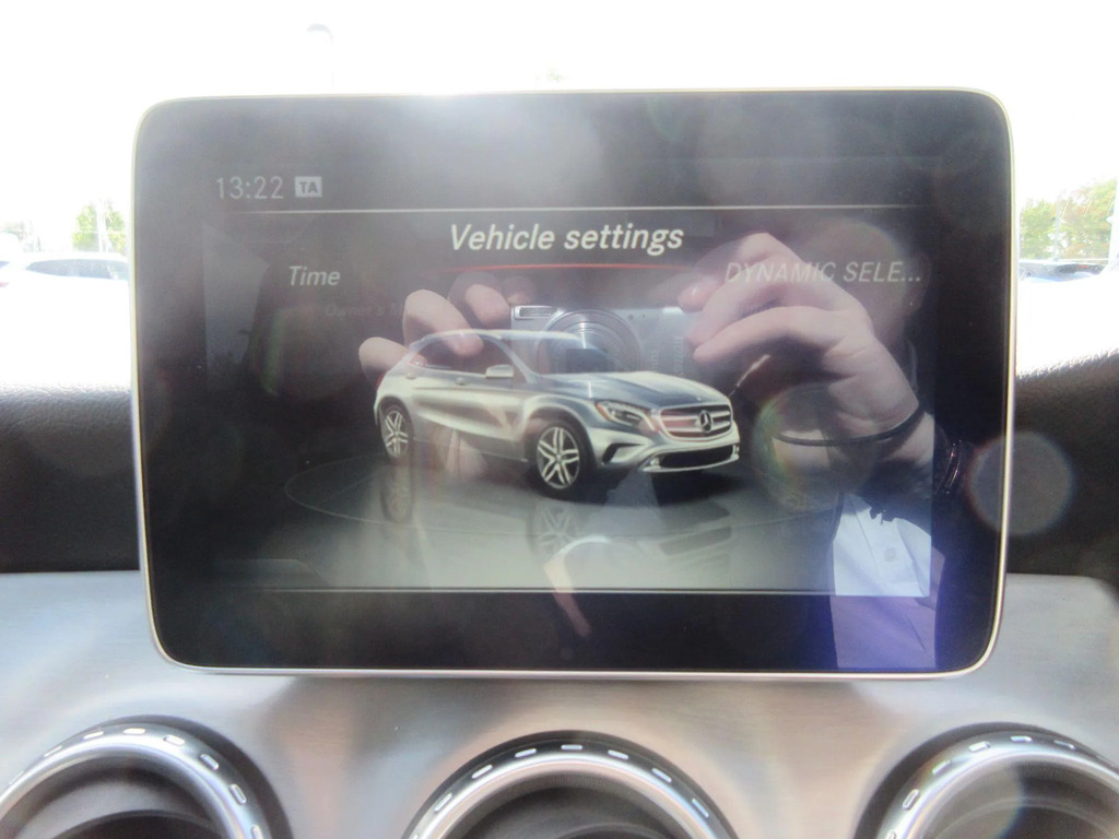 Mercedes-Benz GLA Class Gla 200D Amg Line White #26