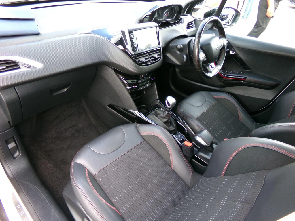 Peugeot 2008 Puretech Active Grey #13
