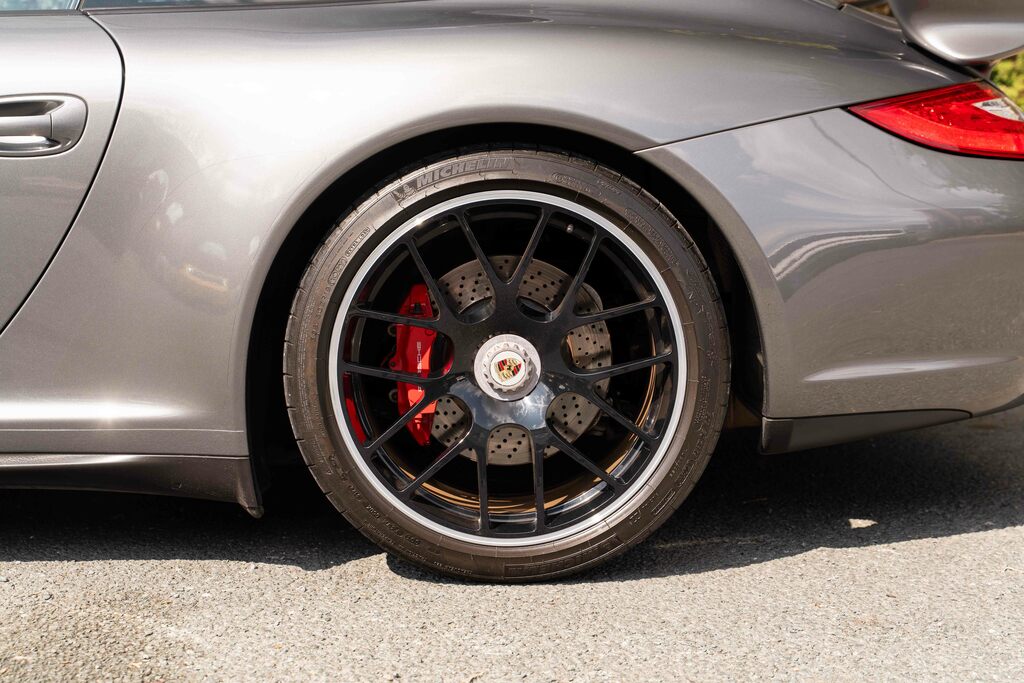Porsche 911 Carrera Gts #2