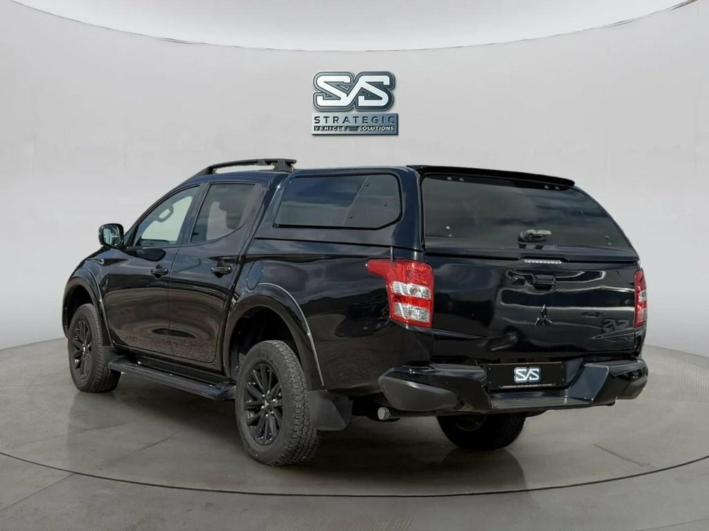 Mitsubishi L200 2.4L Dc Barbarian Black Black #2