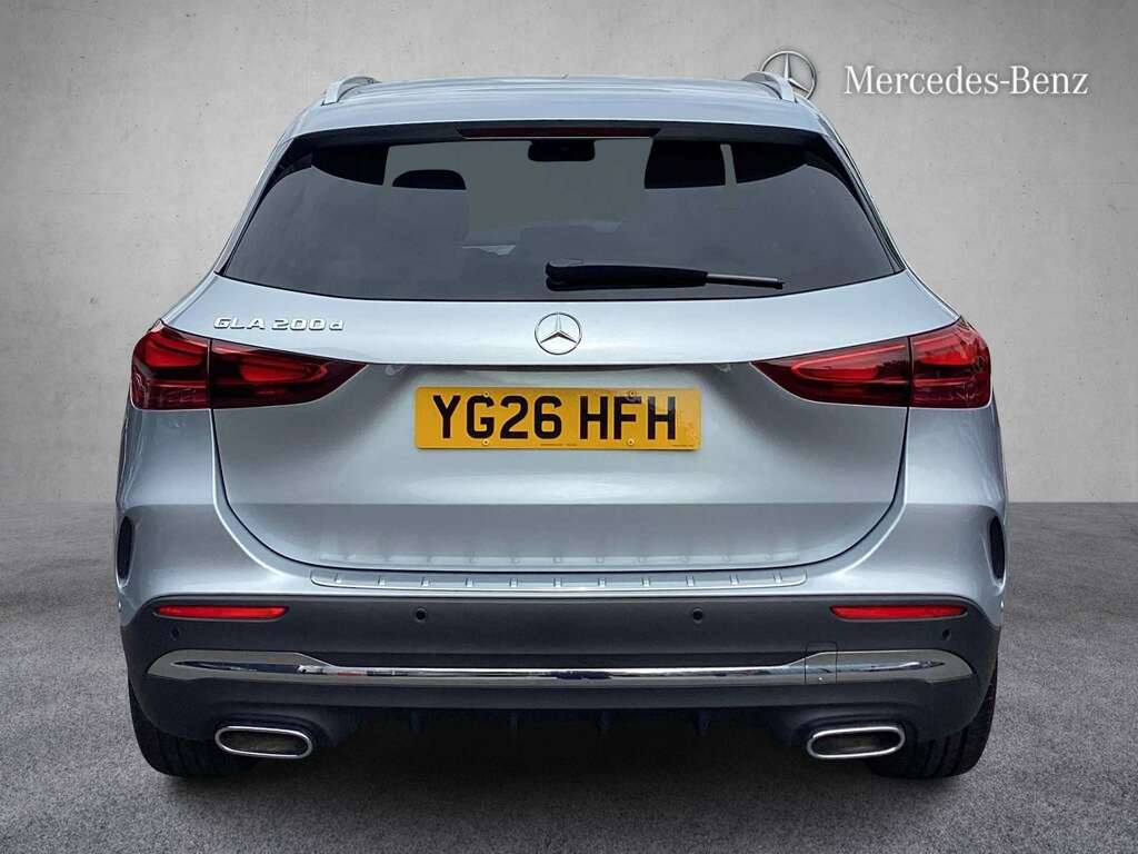Mercedes-Benz GLA Class 200D Amg Line Executive 2026 Silver #5