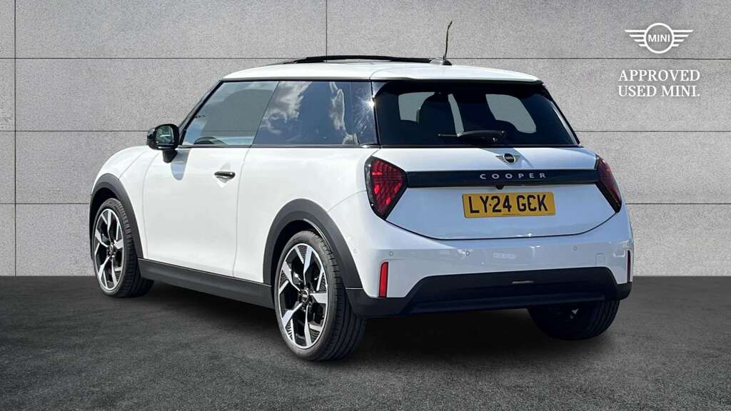 Mini Hatch 1.5 C Exclusive 2024 LY24GCK White #4