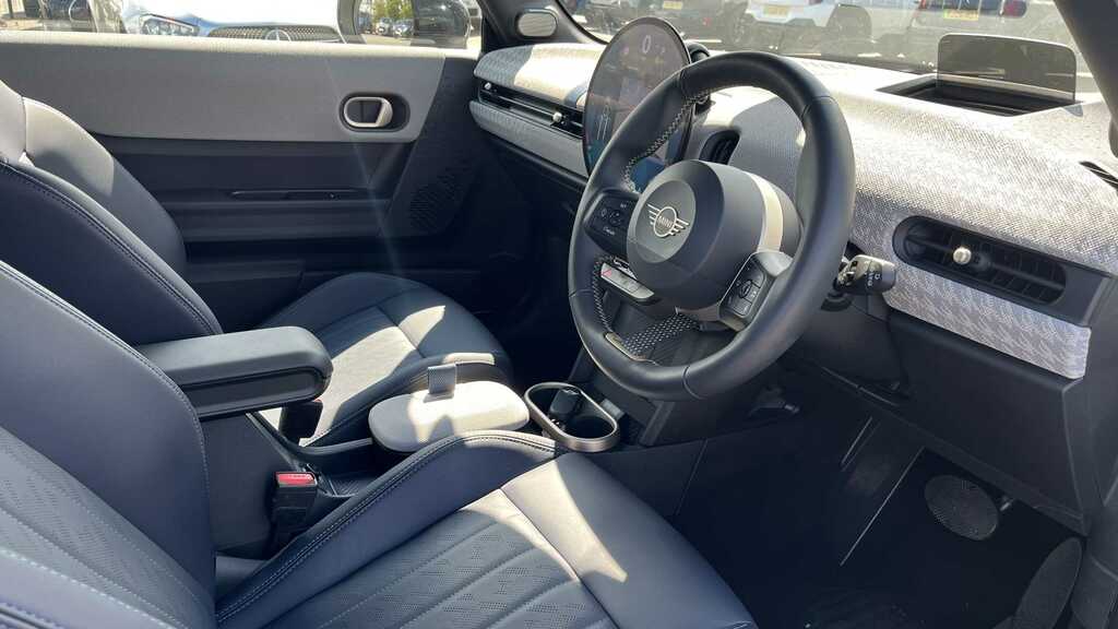 Mini Hatch 1.5 C Exclusive 2024 LY24GCK White #6