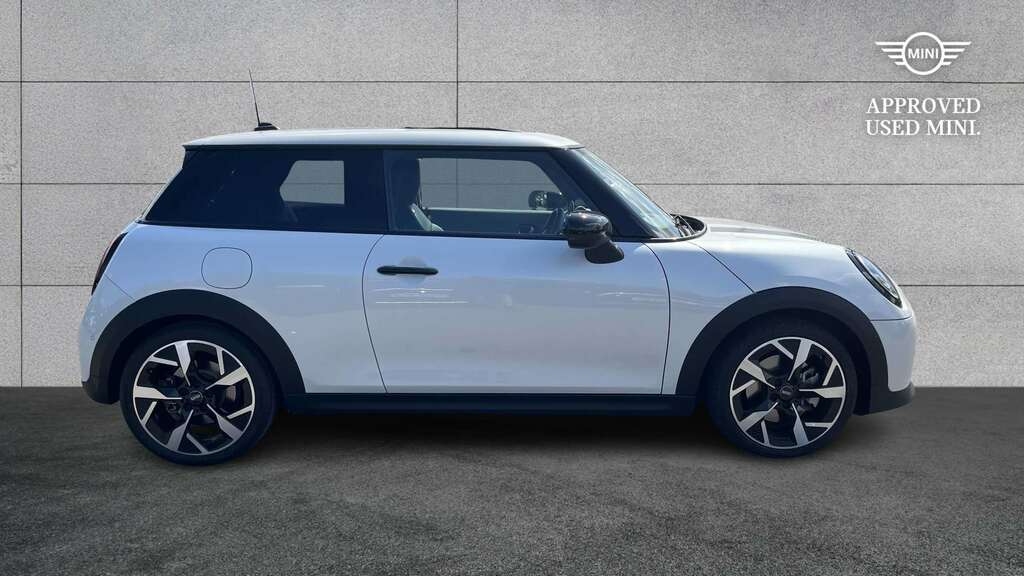 Mini Hatch 1.5 C Exclusive 2024 LY24GCK White #2