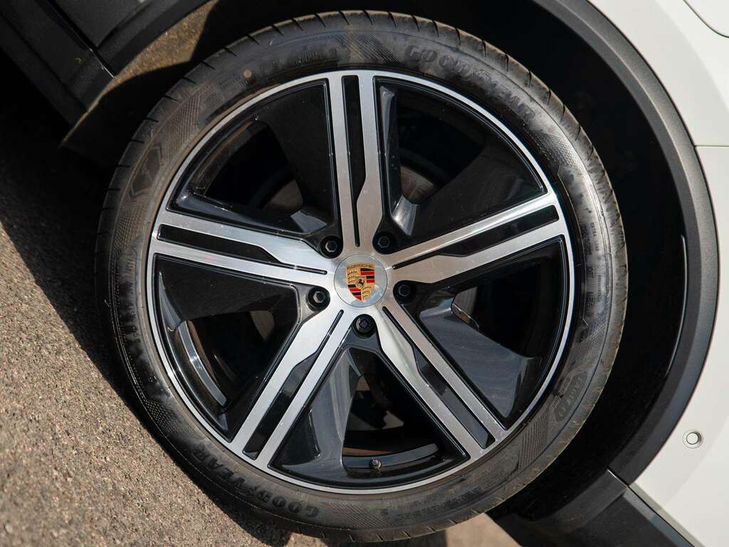 Porsche Macan 4 2025 SD74UYR White #4