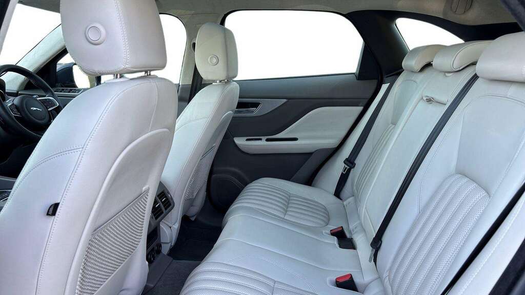 Jaguar F-Pace 2.0D Portfolio Awd 2018 BV68OPW Red #4