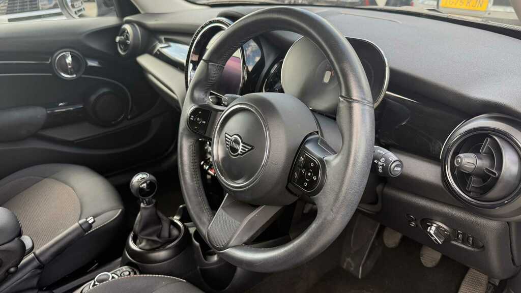 Mini Hatch 1.5 Cooper Classic Premium 2023 YM23OEG Silver #6