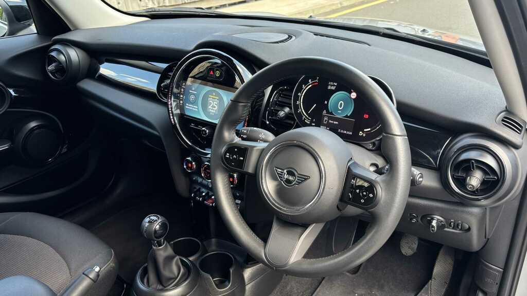 Mini Hatch 1.5 Cooper Classic Premium 2024 FH73GHY Silver #6