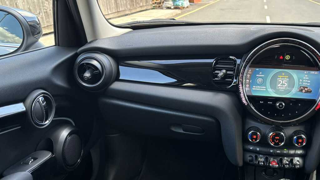 Mini Hatch 1.5 Cooper Classic Premium 2024 FH73GHY Silver #5