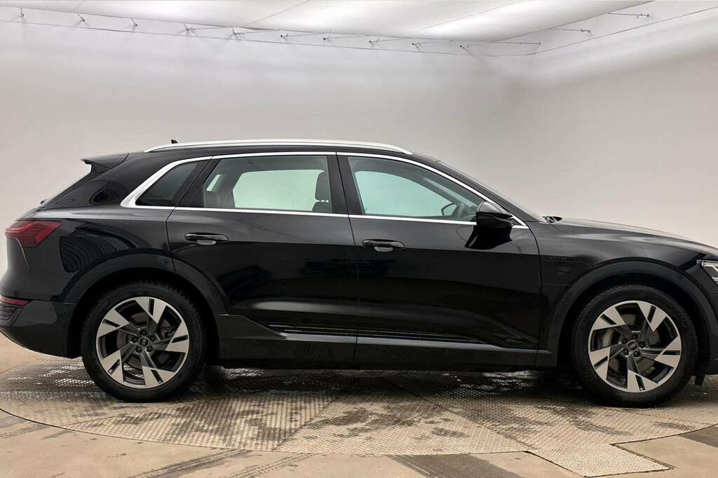 Audi Q8 e tron 250Kw 50 Quattro 95Kwh Sport 2023 Black #4
