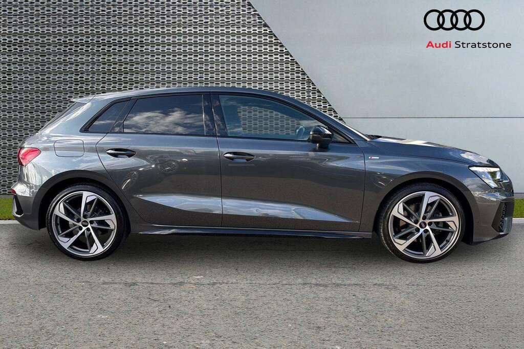 Audi A3 35 Tfsi Black Edition 2023 LP73RMO Grey #4