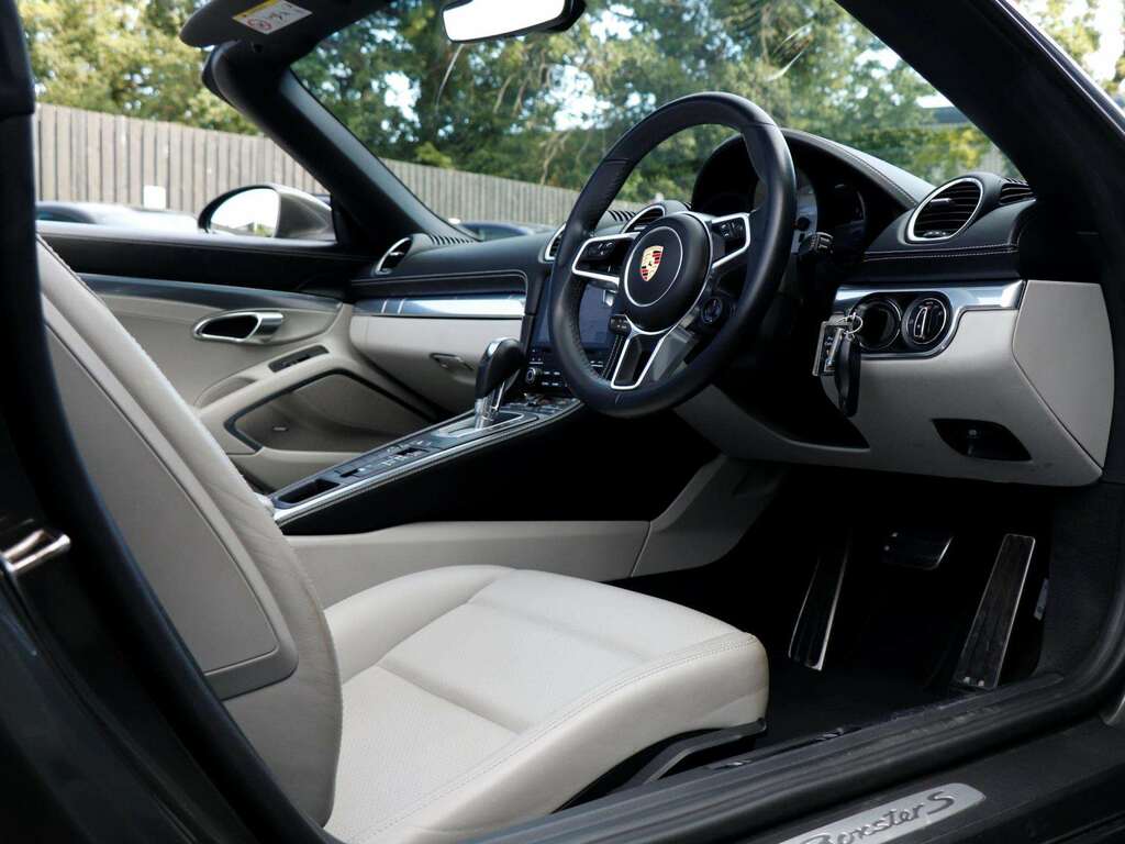 Porsche 718 Boxster Boxster Black #11