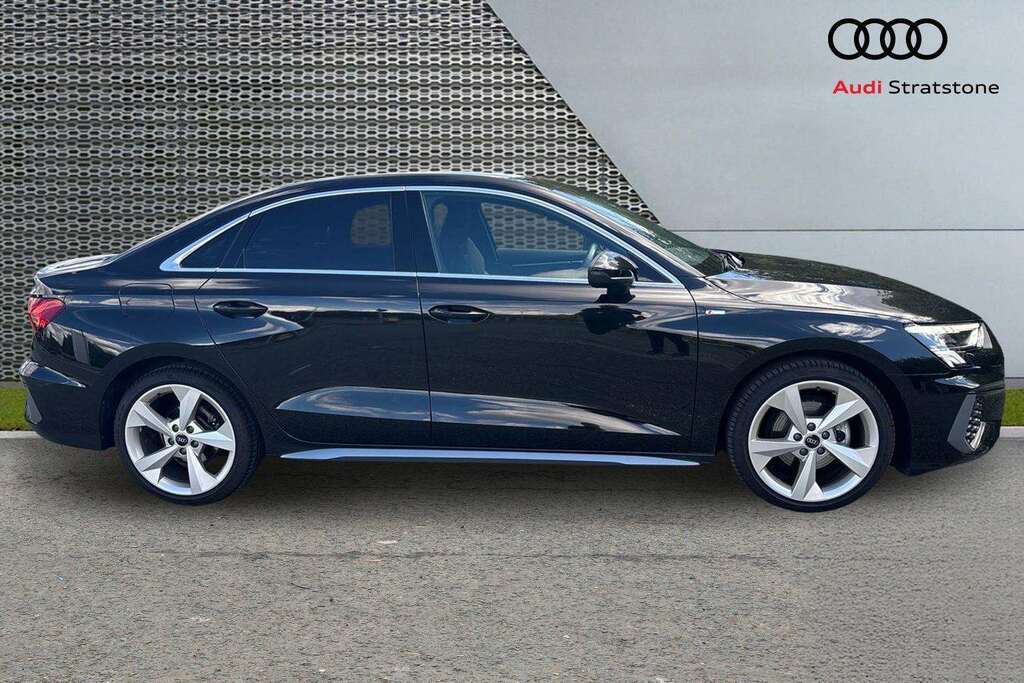 Audi A3 30 Tfsi S Line S Tronic 2024 Black #4