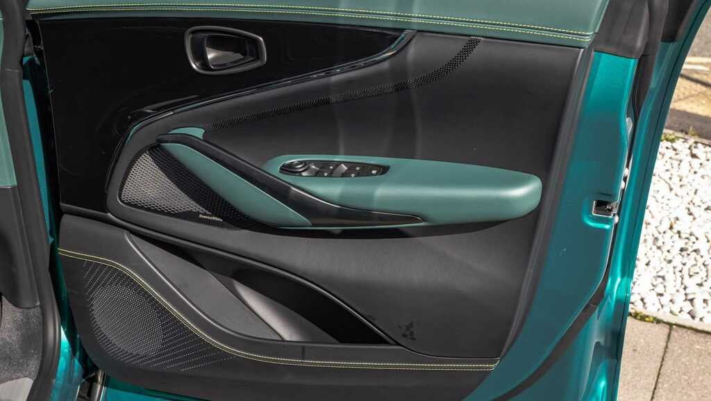 Aston Martin DBX 26My Silver #44