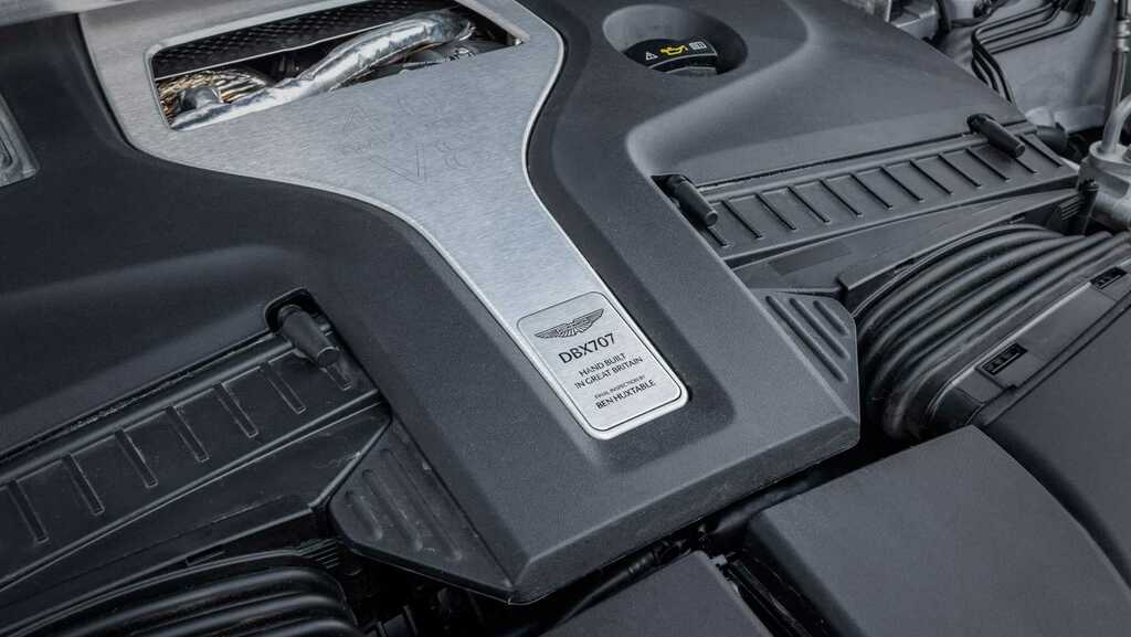 Aston Martin DBX 26My Silver #40
