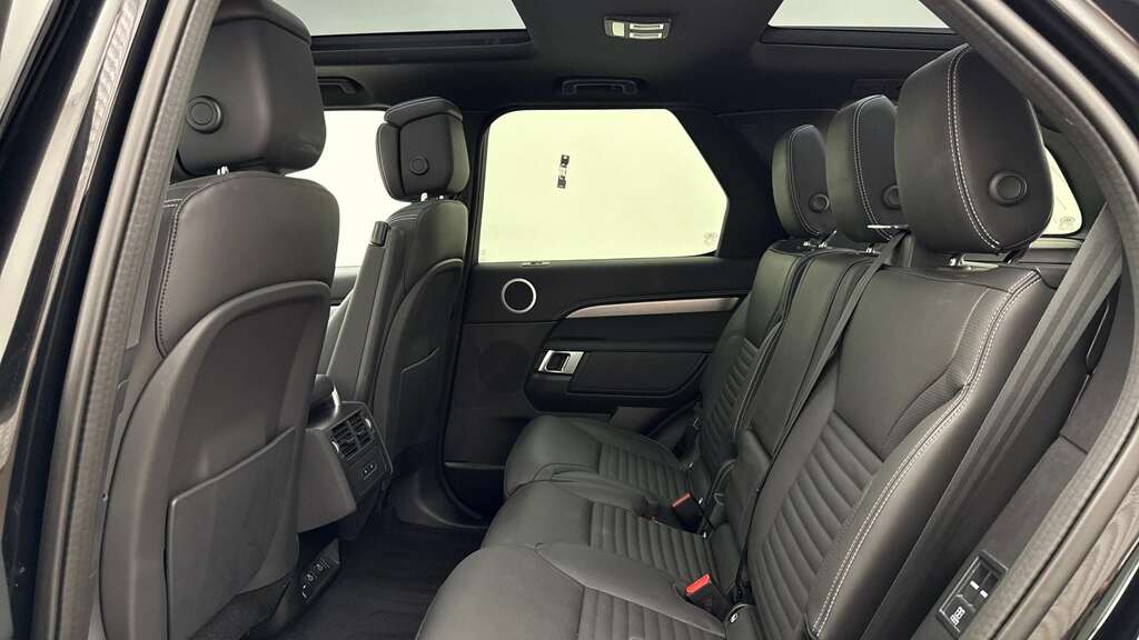 Land Rover Discovery 3.0 D350 Dynamic Hse 2025 Black #4