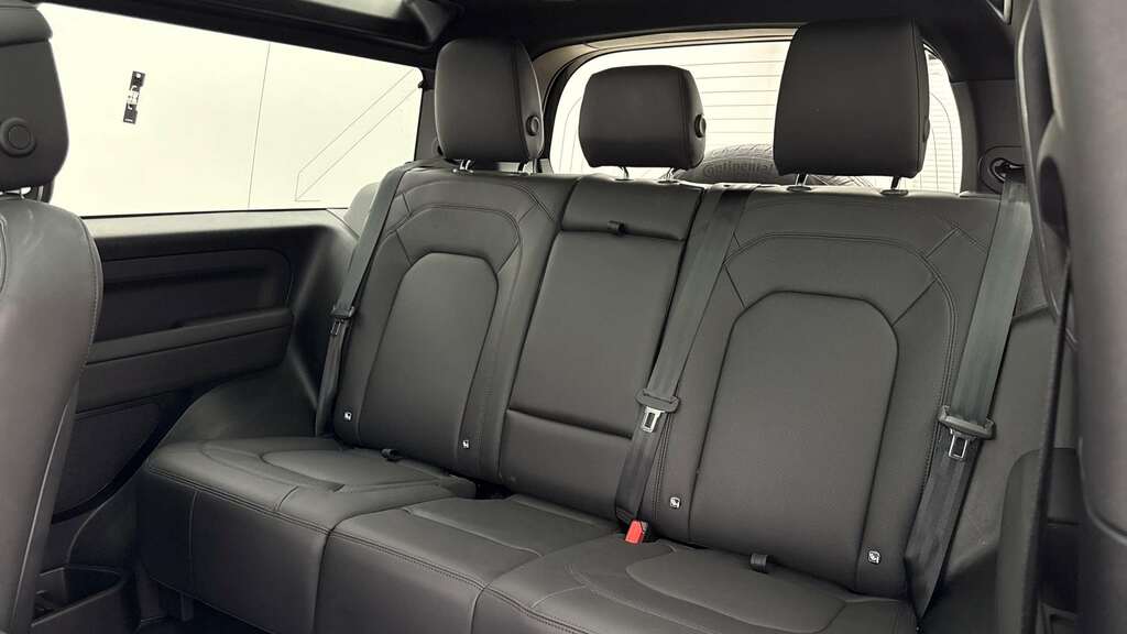 Land Rover Defender 90 3.0 D250 X-dynamic Hse 90 2025 KW25FTD Black #4