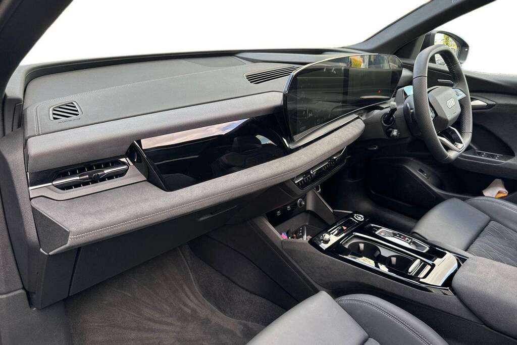 Audi Q6 E-Tron 225Kw Performance 100Kwh Black Edition 20 Black #2
