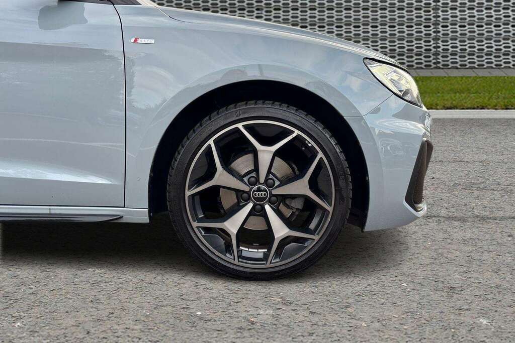 Audi A1 Sport 30 Tfsi 116 Ps 6-Speed Black #5