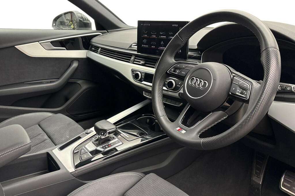 Audi A4 40 Tfsi 204 S Line S Tronic 2024 Black #5